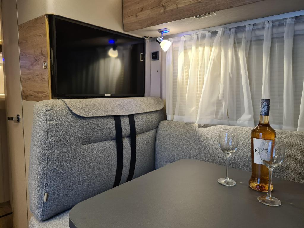Hymer –  EX 580 T Lengtebedden, dakairco foto-detail