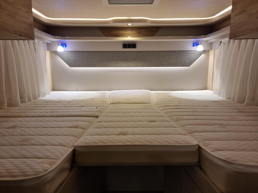 Hymer –  EX 580 T Lengtebedden, dakairco foto-detail