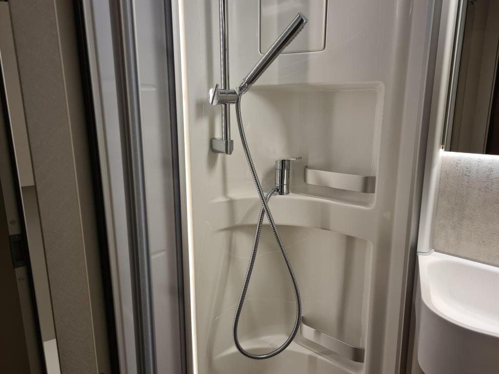 Hymer –  EX 580 T Lengtebedden, dakairco foto-detail