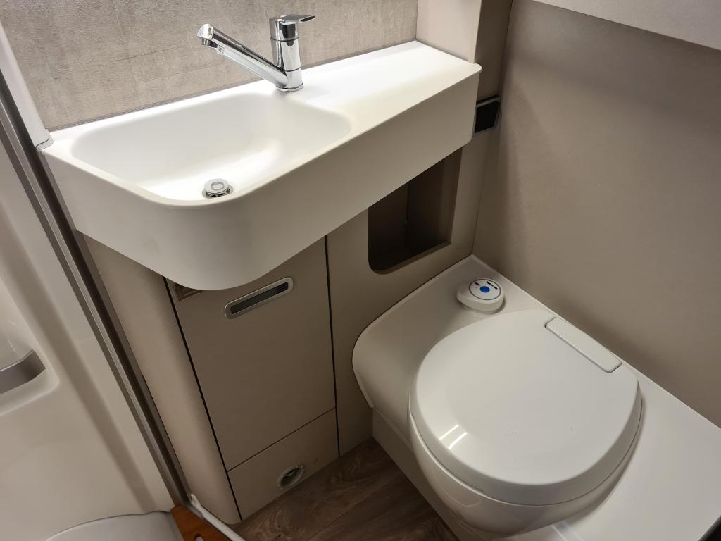 Hymer –  EX 580 T Lengtebedden, dakairco foto-detail