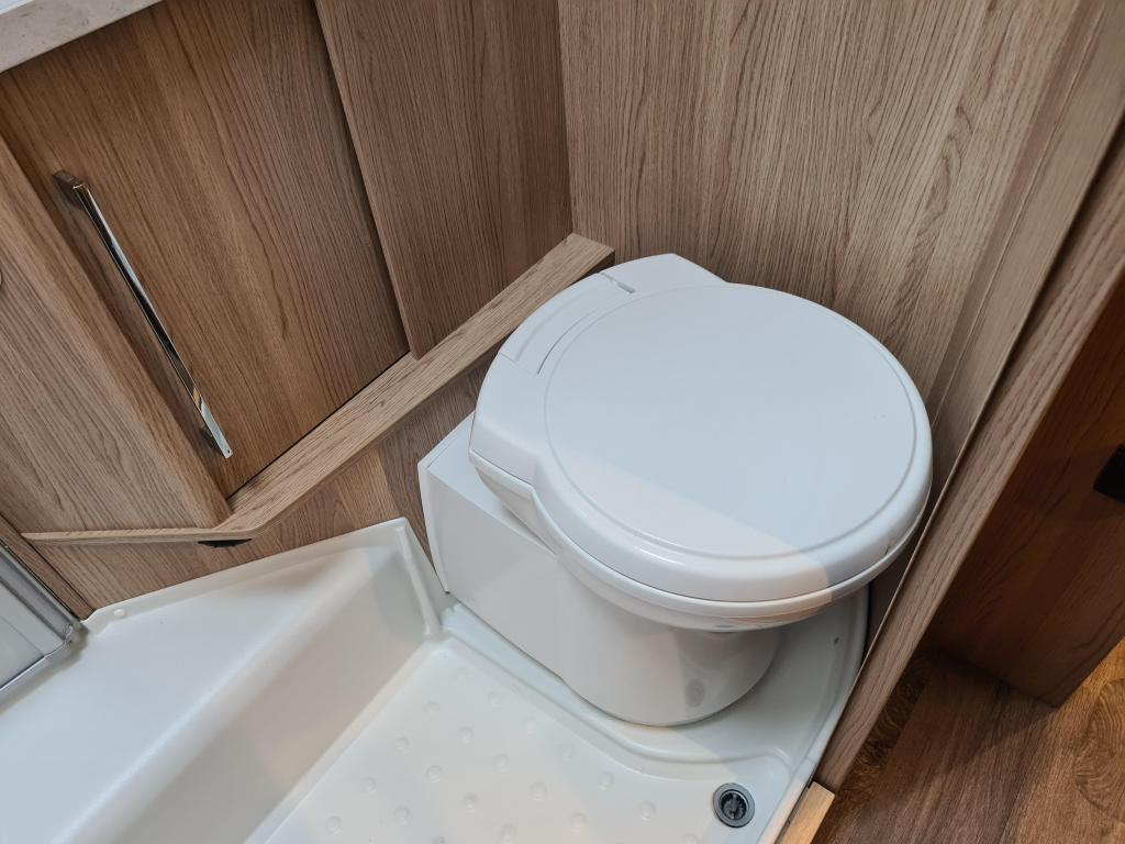 LMC –  Breezer V 643 G foto-detail