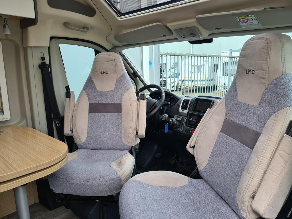 LMC –  Innovan 600 Dwarsbed/Nieuwstaat foto-detail