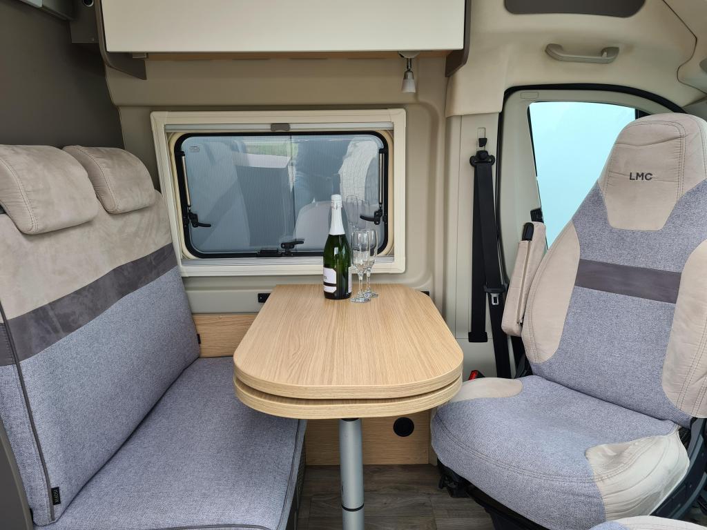 LMC –  Innovan 600 Dwarsbed/Nieuwstaat foto-detail