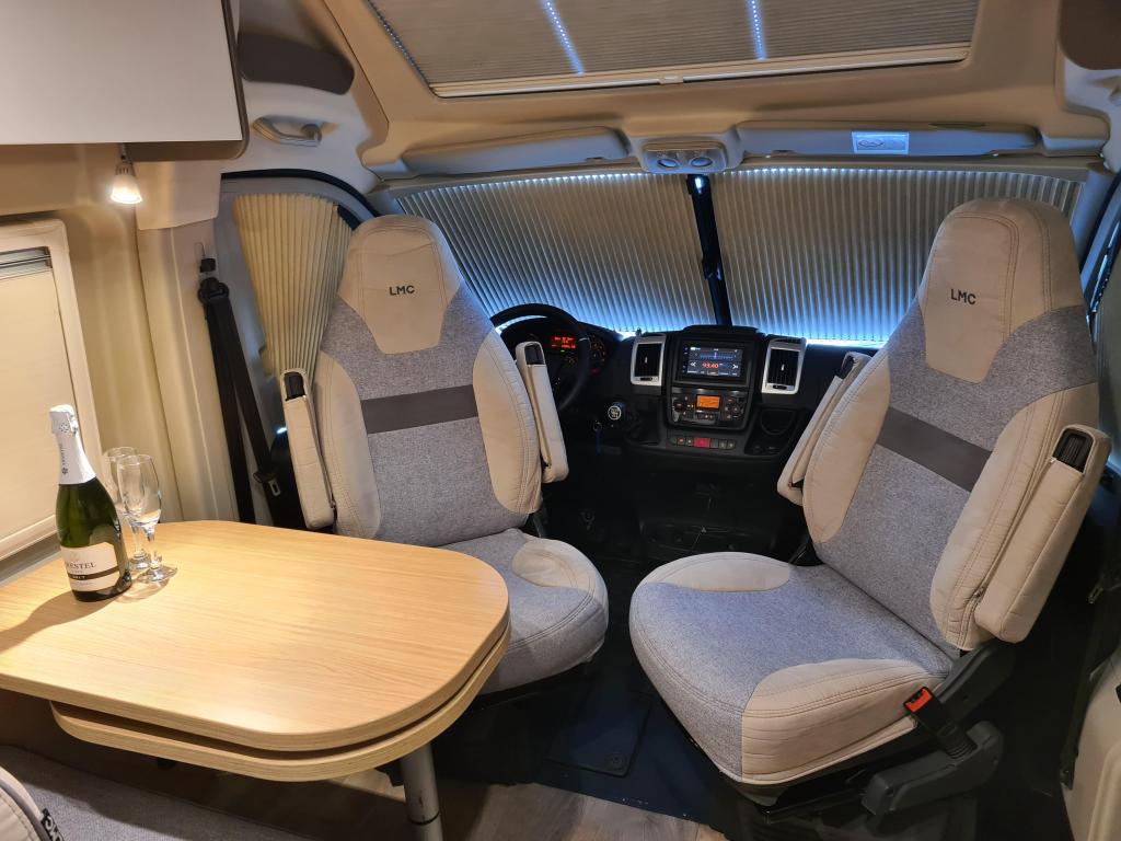 LMC –  Innovan 600 Dwarsbed/Nieuwstaat foto-detail
