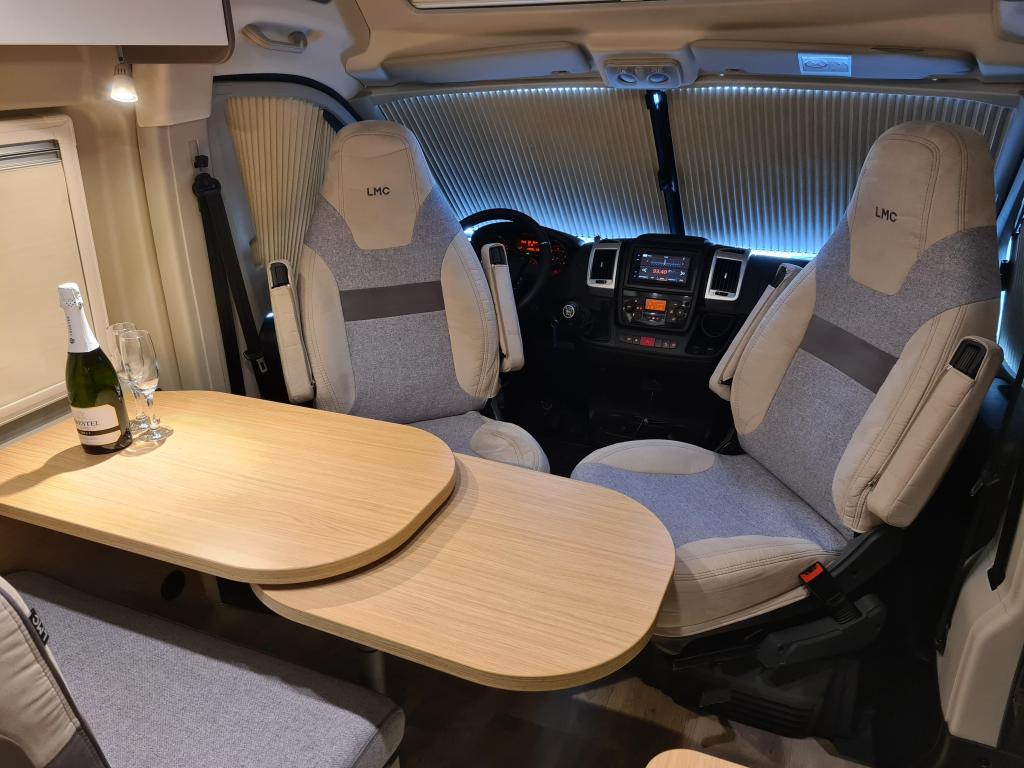 LMC –  Innovan 600 Dwarsbed/Nieuwstaat foto-detail