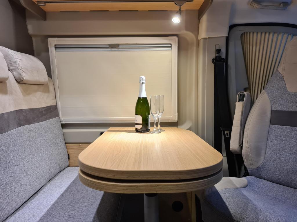 LMC –  Innovan 600 Dwarsbed/Nieuwstaat foto-detail