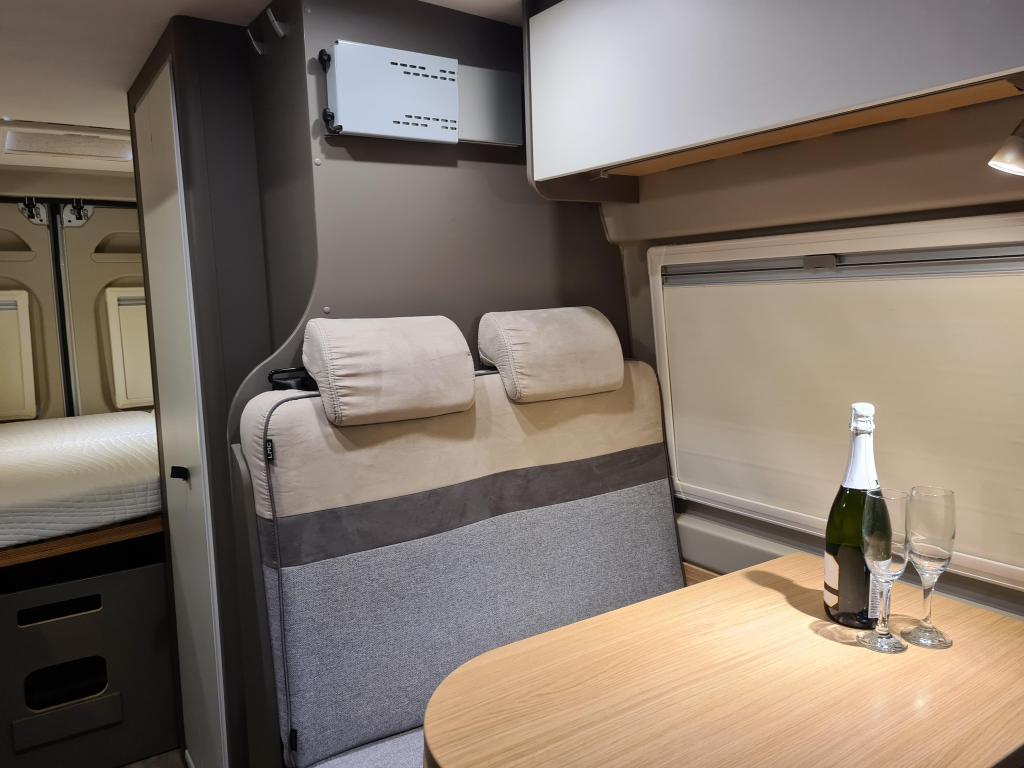 LMC –  Innovan 600 Dwarsbed/Nieuwstaat foto-detail