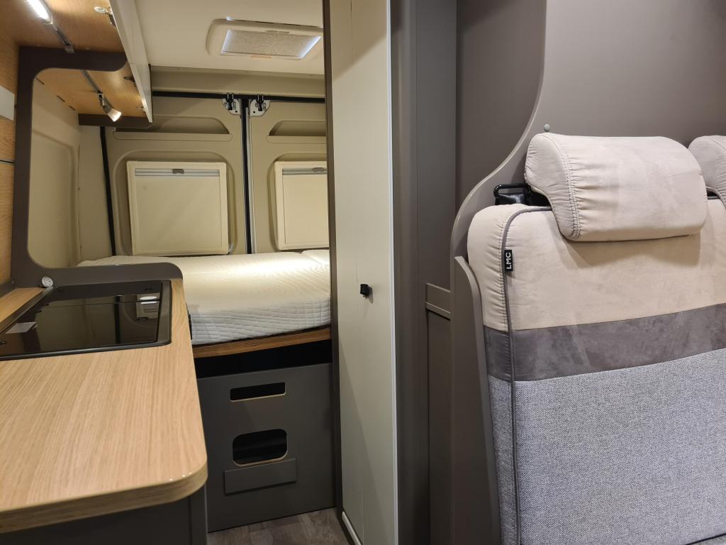 LMC –  Innovan 600 Dwarsbed/Nieuwstaat foto-detail