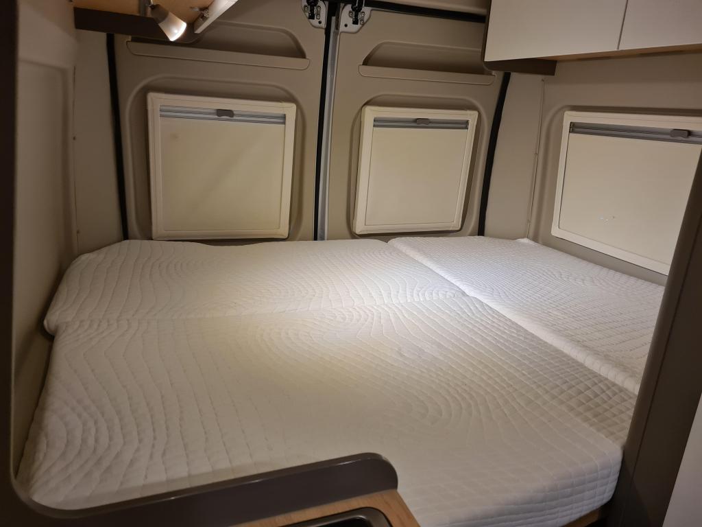 LMC –  Innovan 600 Dwarsbed/Nieuwstaat foto-detail