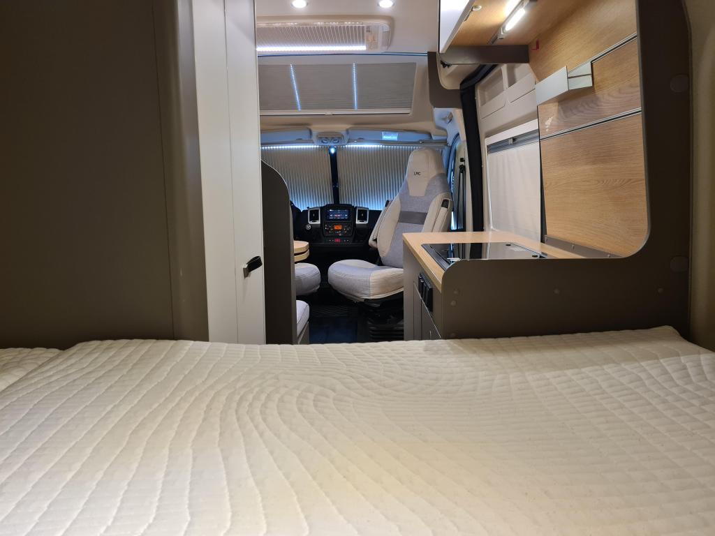 LMC –  Innovan 600 Dwarsbed/Nieuwstaat foto-detail