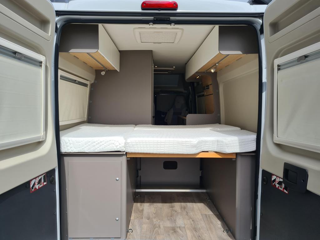 LMC –  Innovan 600 Dwarsbed/Nieuwstaat foto-detail