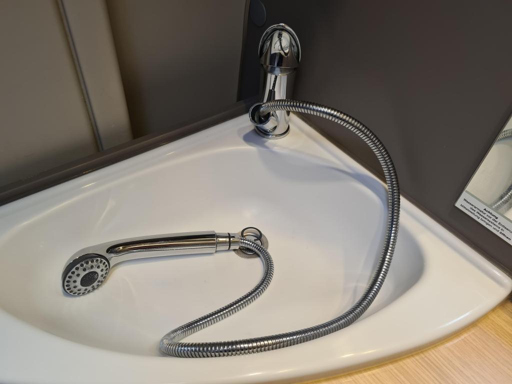 LMC –  Innovan 600 Dwarsbed/Nieuwstaat foto-detail