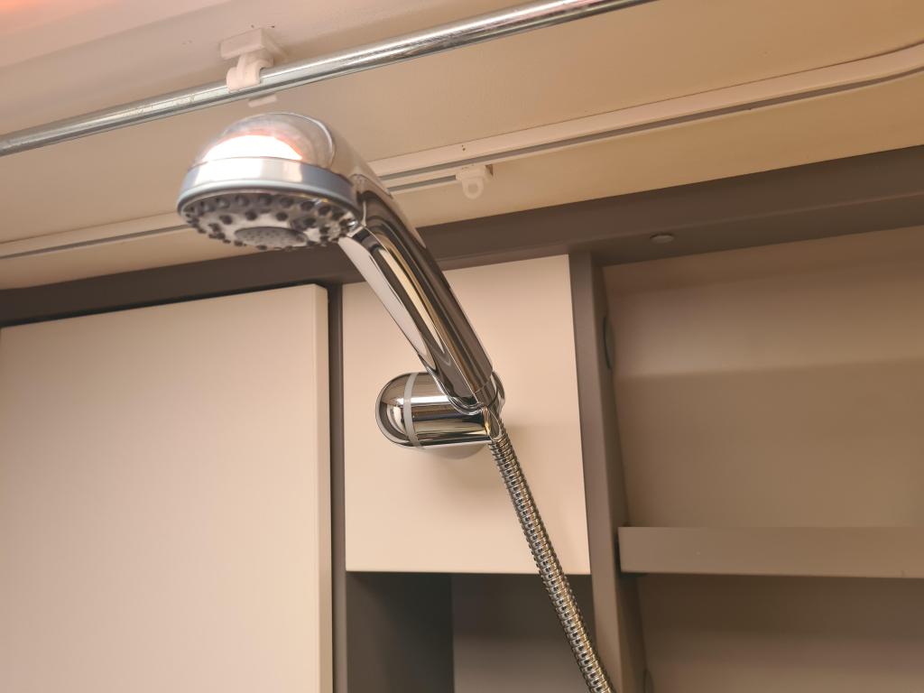 LMC –  Innovan 600 Dwarsbed/Nieuwstaat foto-detail